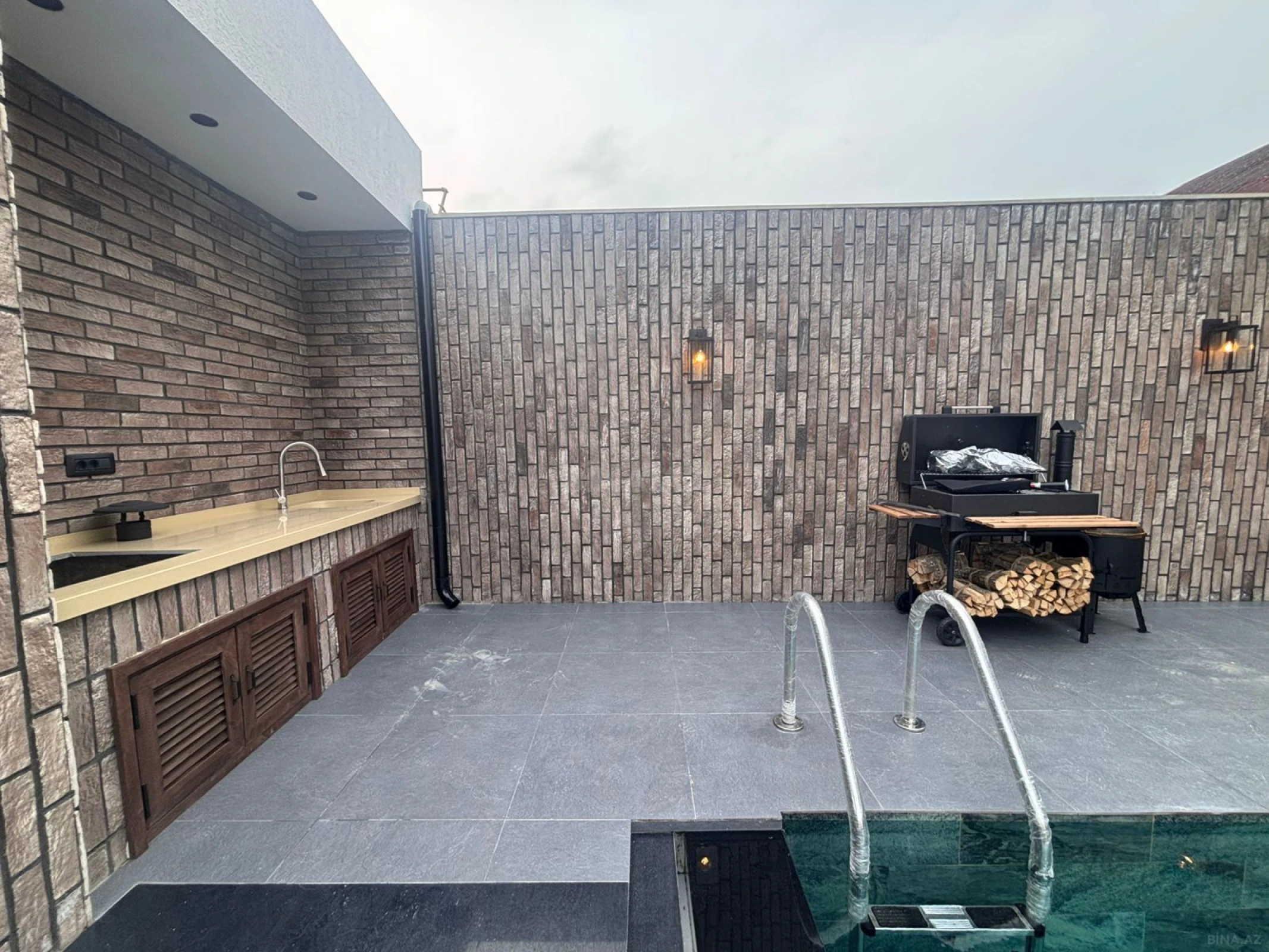 Satılır 4 otaqlı həyət evi 250 m²