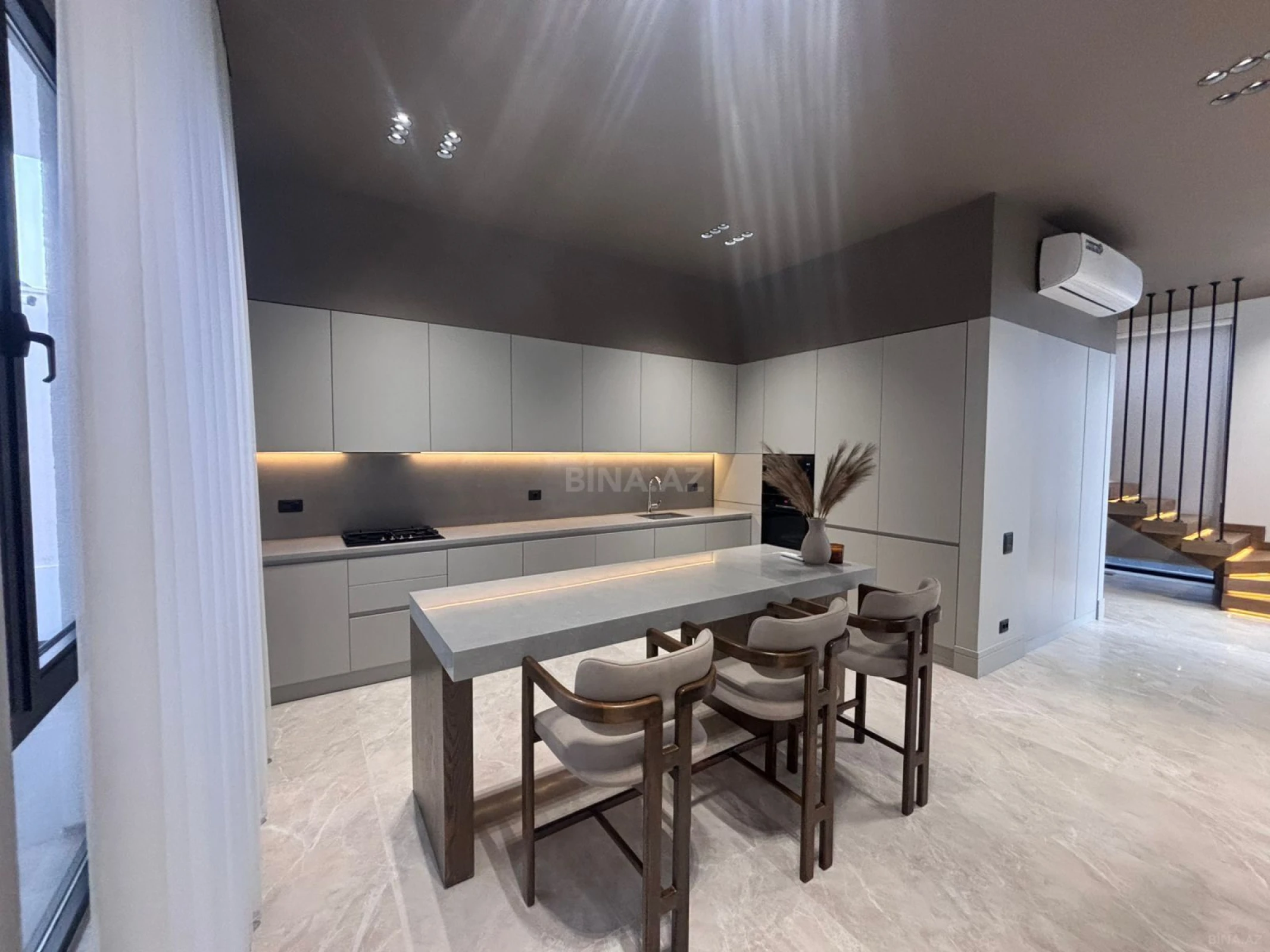 Satılır 4 otaqlı həyət evi 250 m²