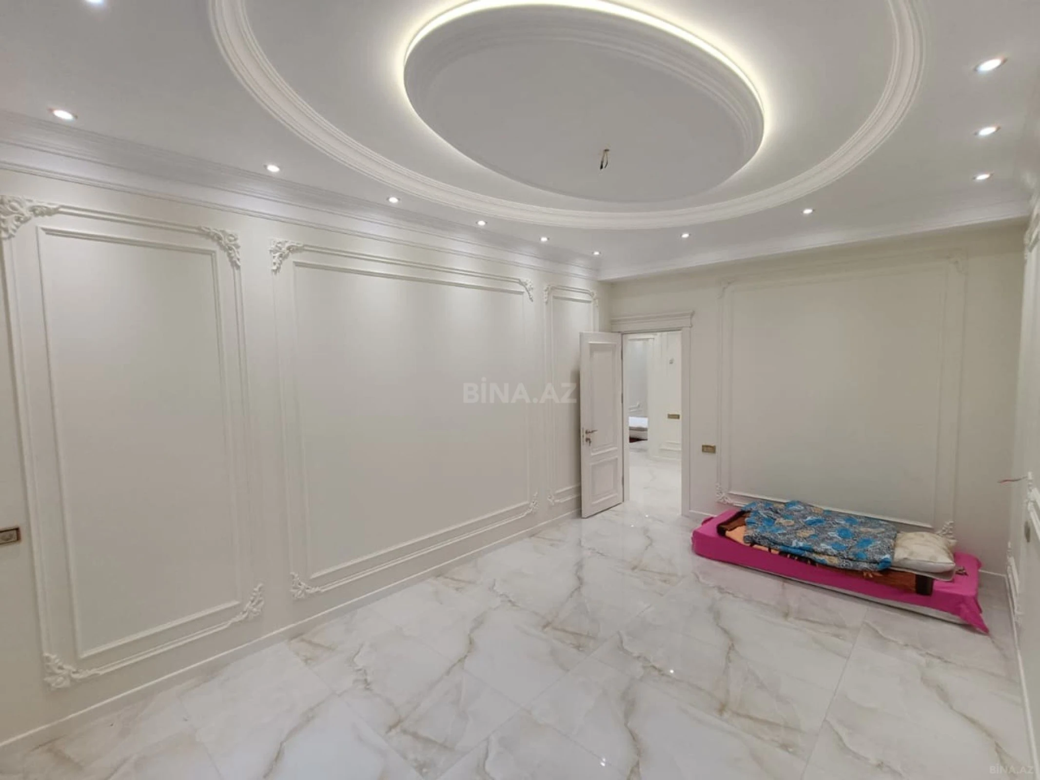 Satılır 5 otaqlı mənzil 193 m²