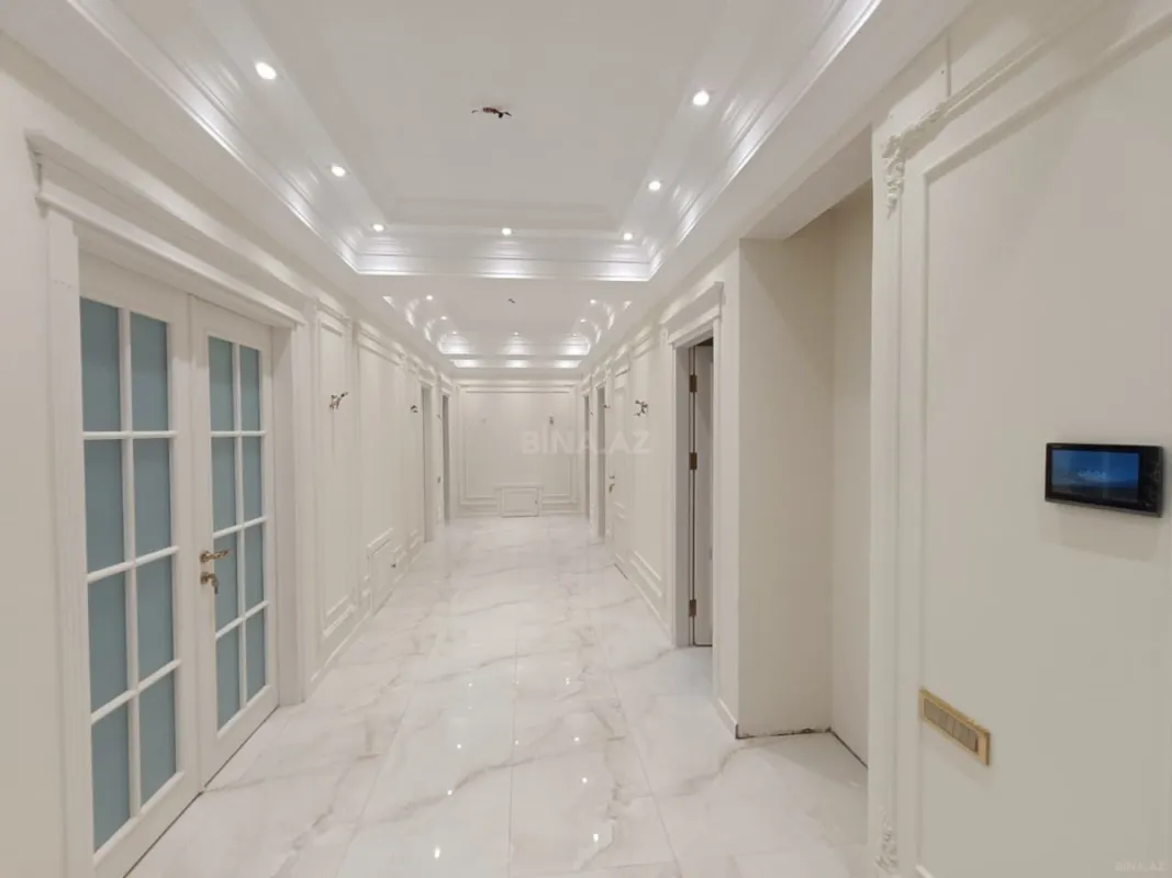 Satılır 5 otaqlı mənzil 193 m²