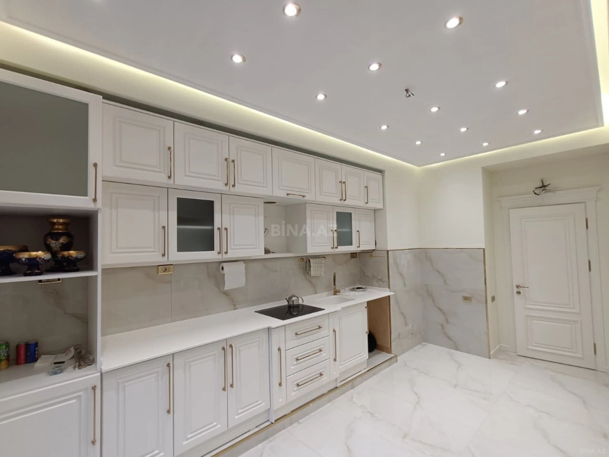 Satılır 5 otaqlı mənzil 193 m²