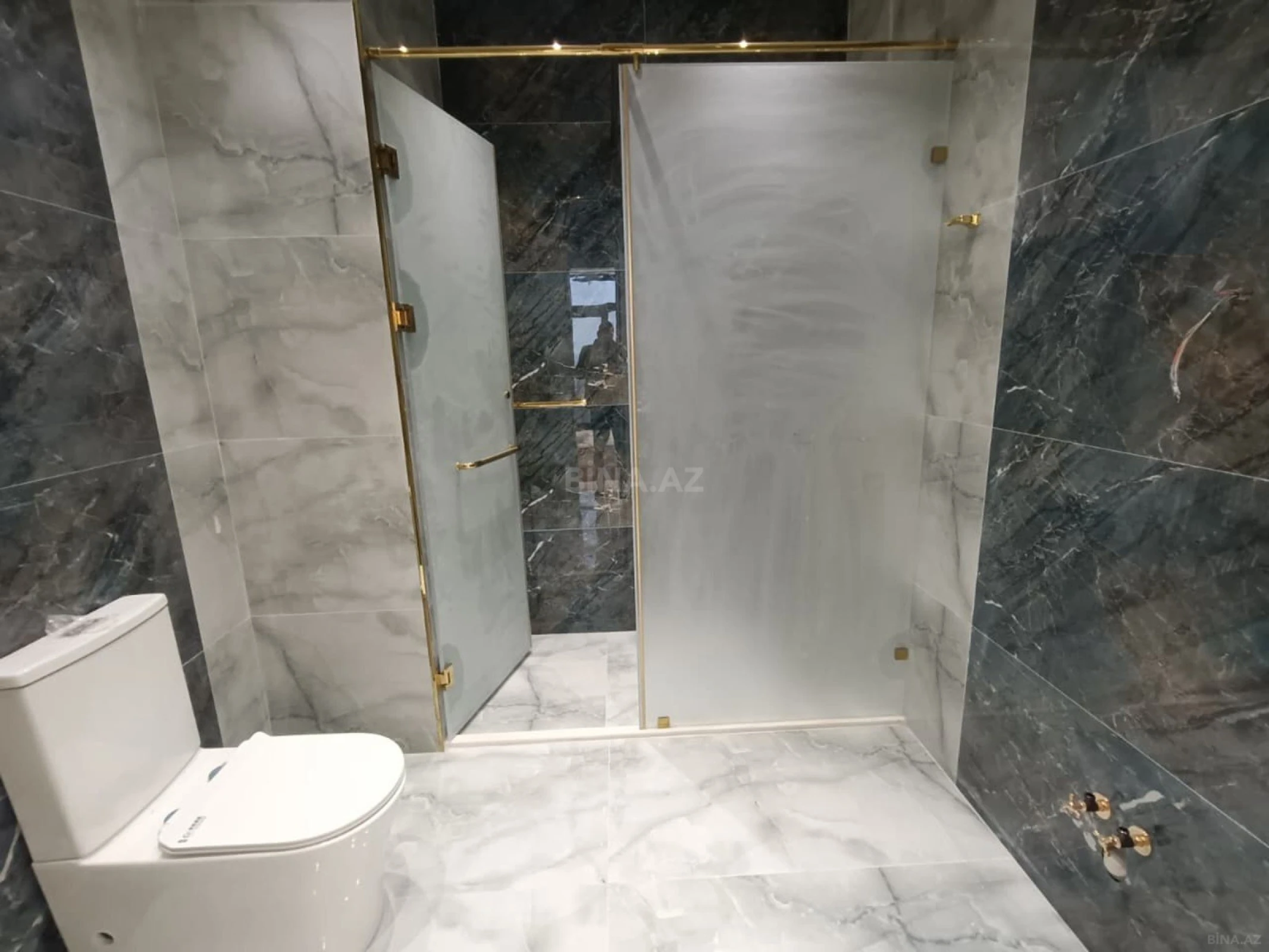 Satılır 5 otaqlı mənzil 193 m²