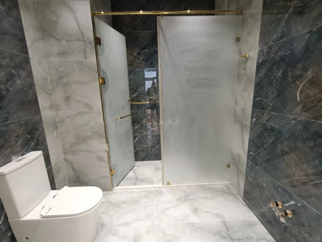 Satılır 5 otaqlı mənzil 193 m²