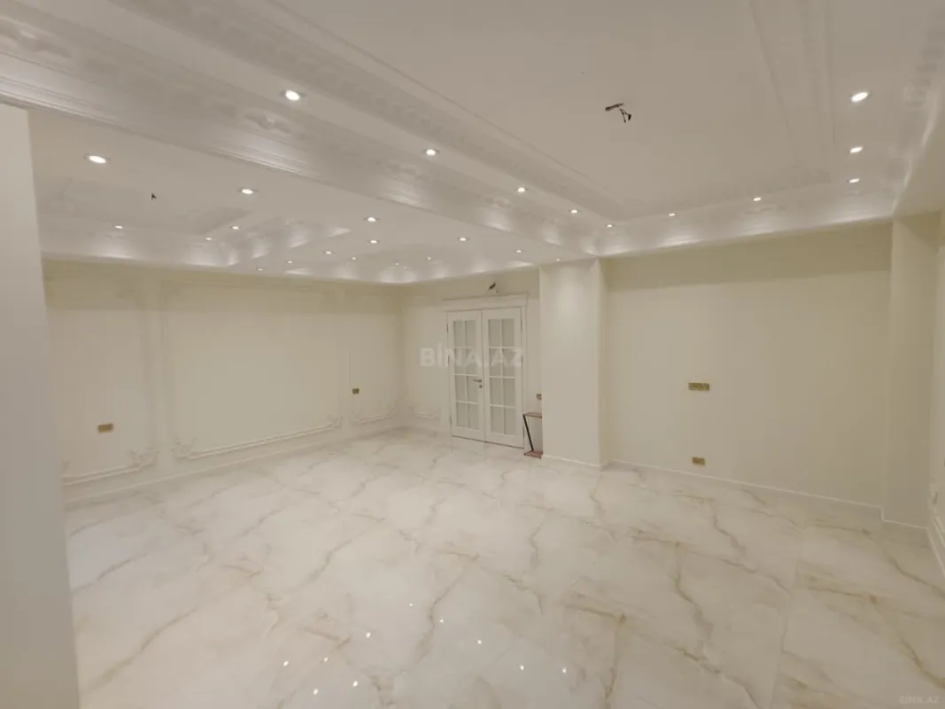 Satılır 5 otaqlı mənzil 193 m²