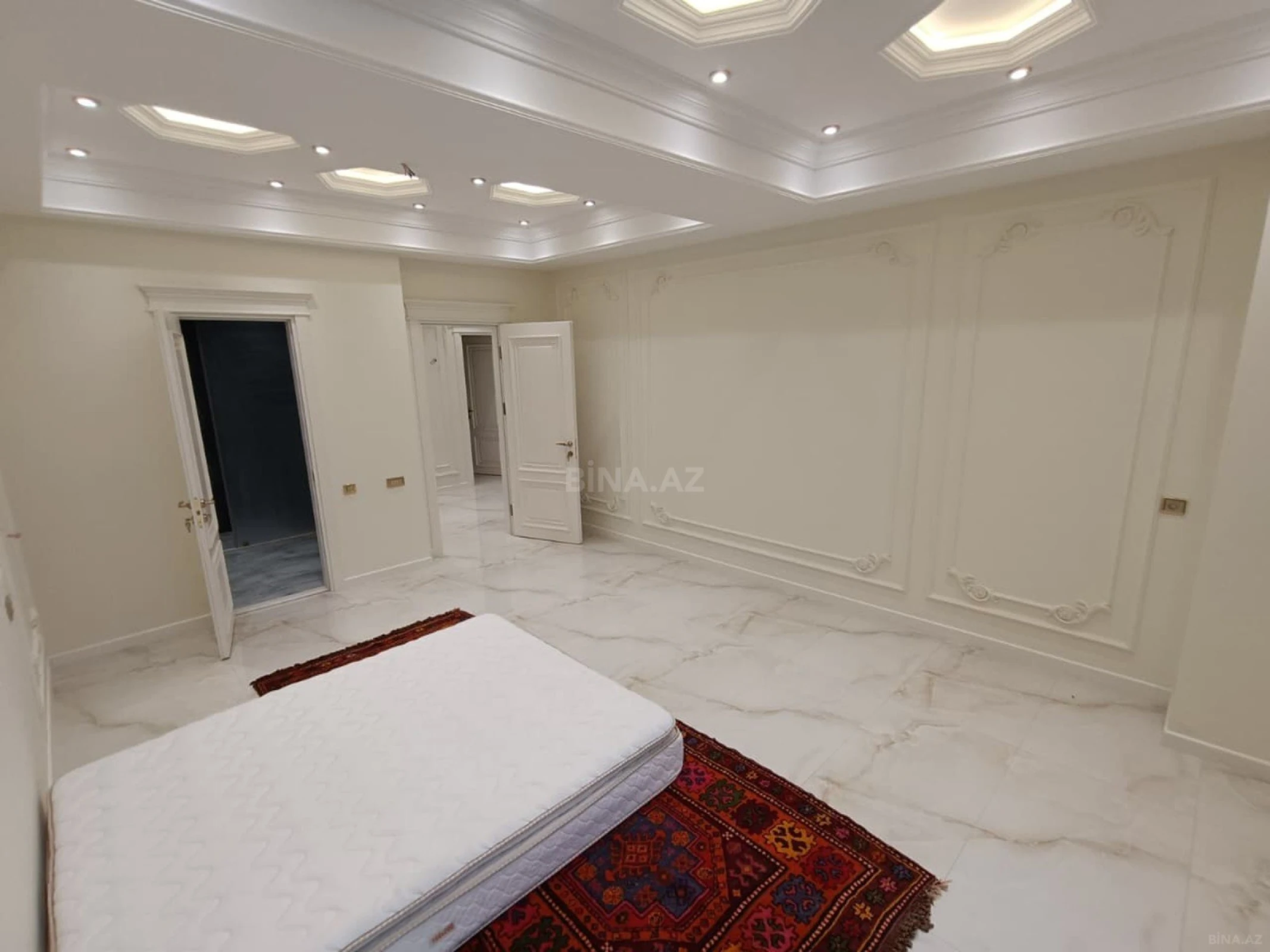 Satılır 5 otaqlı mənzil 193 m²