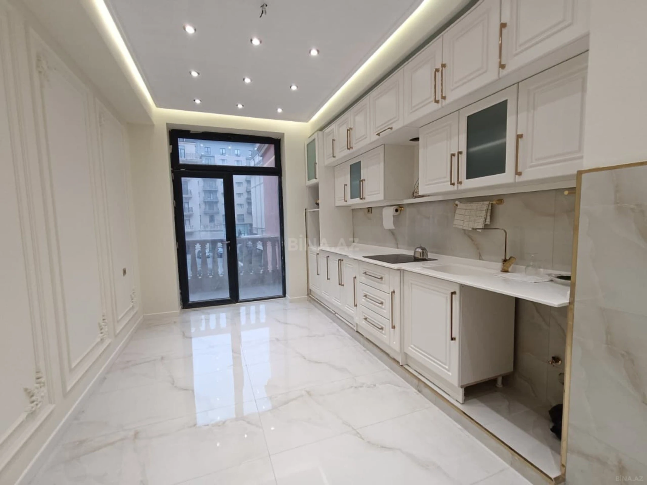 Satılır 5 otaqlı mənzil 193 m²