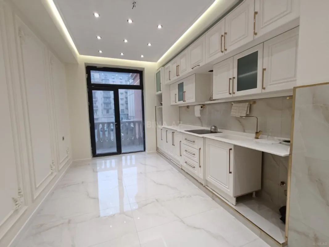 Satılır 5 otaqlı mənzil 193 m²