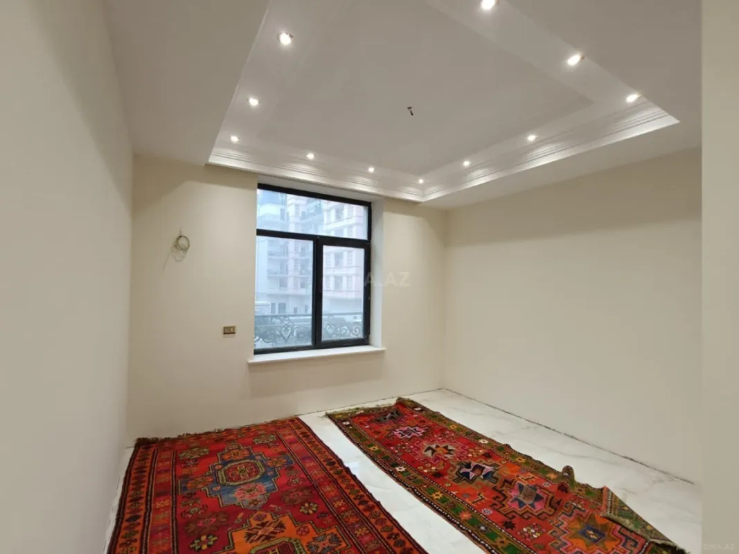 Satılır 5 otaqlı mənzil 193 m²