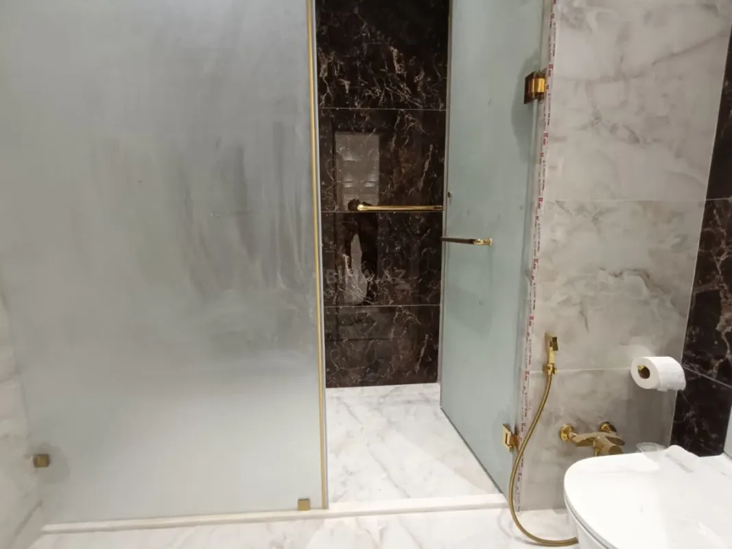 Satılır 5 otaqlı mənzil 193 m²