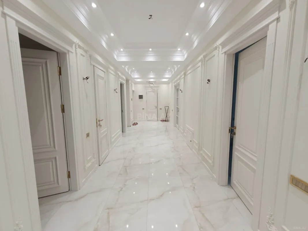 Satılır 5 otaqlı mənzil 193 m²