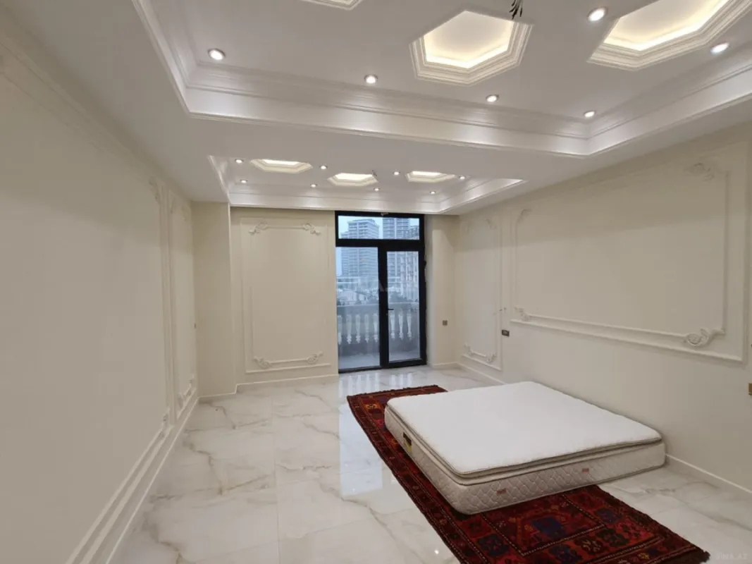 Satılır 5 otaqlı mənzil 193 m²