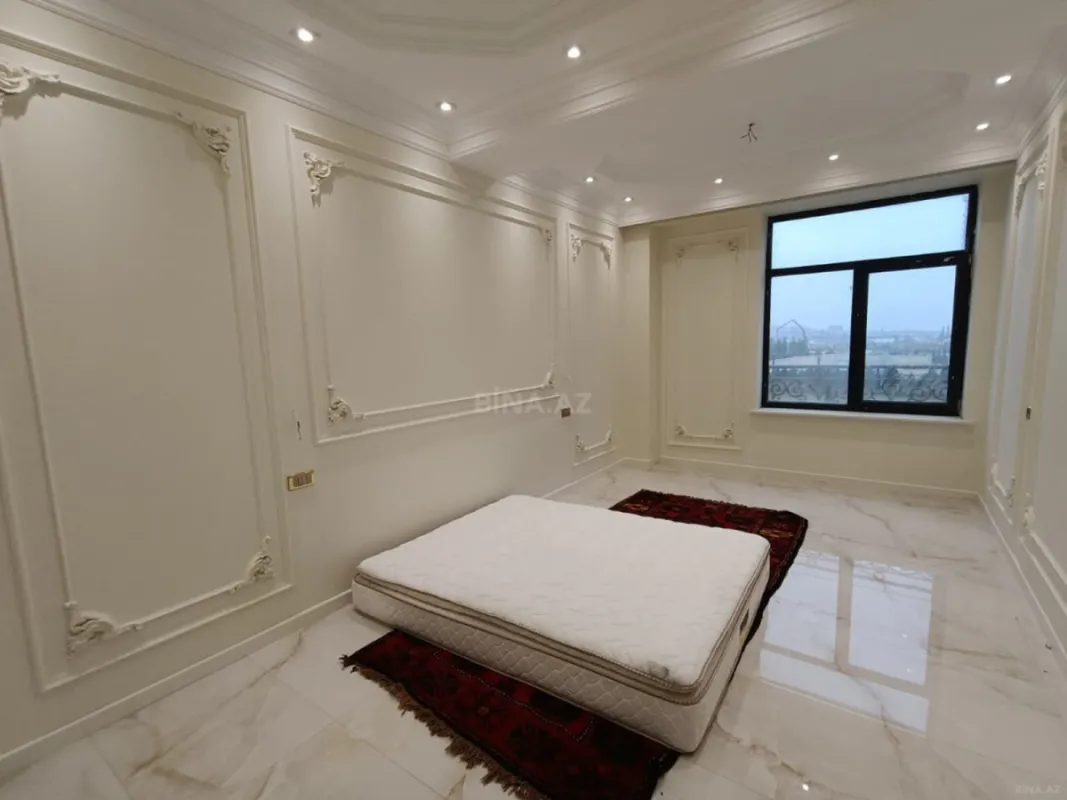 Satılır 5 otaqlı mənzil 193 m²
