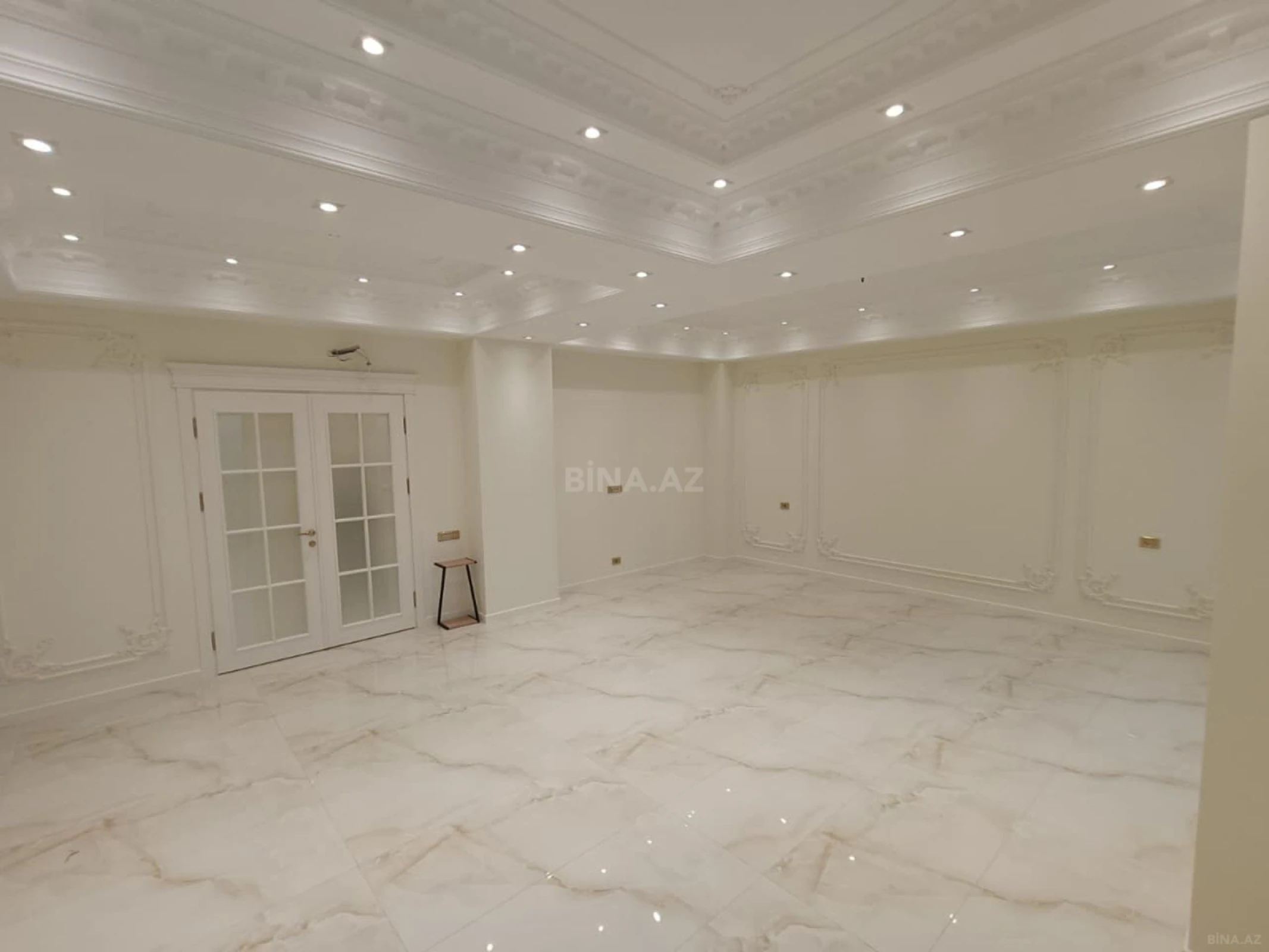 Satılır 5 otaqlı mənzil 193 m²