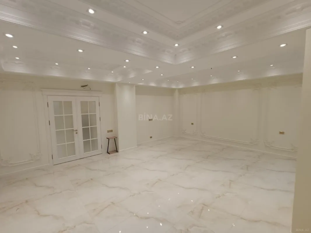 Satılır 5 otaqlı mənzil 193 m²