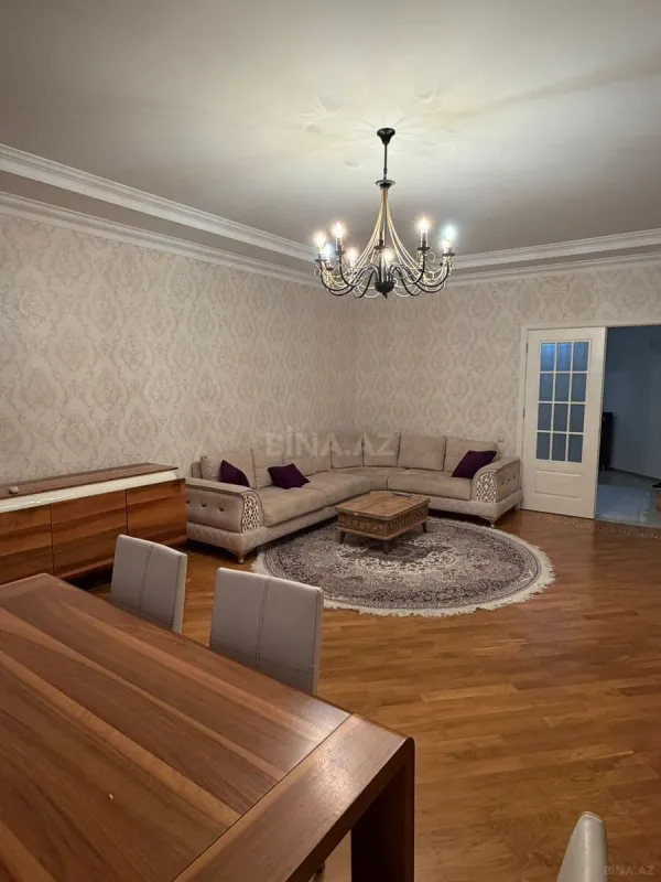 Kirayə verilir 2 otaqlı mənzil 125 m²