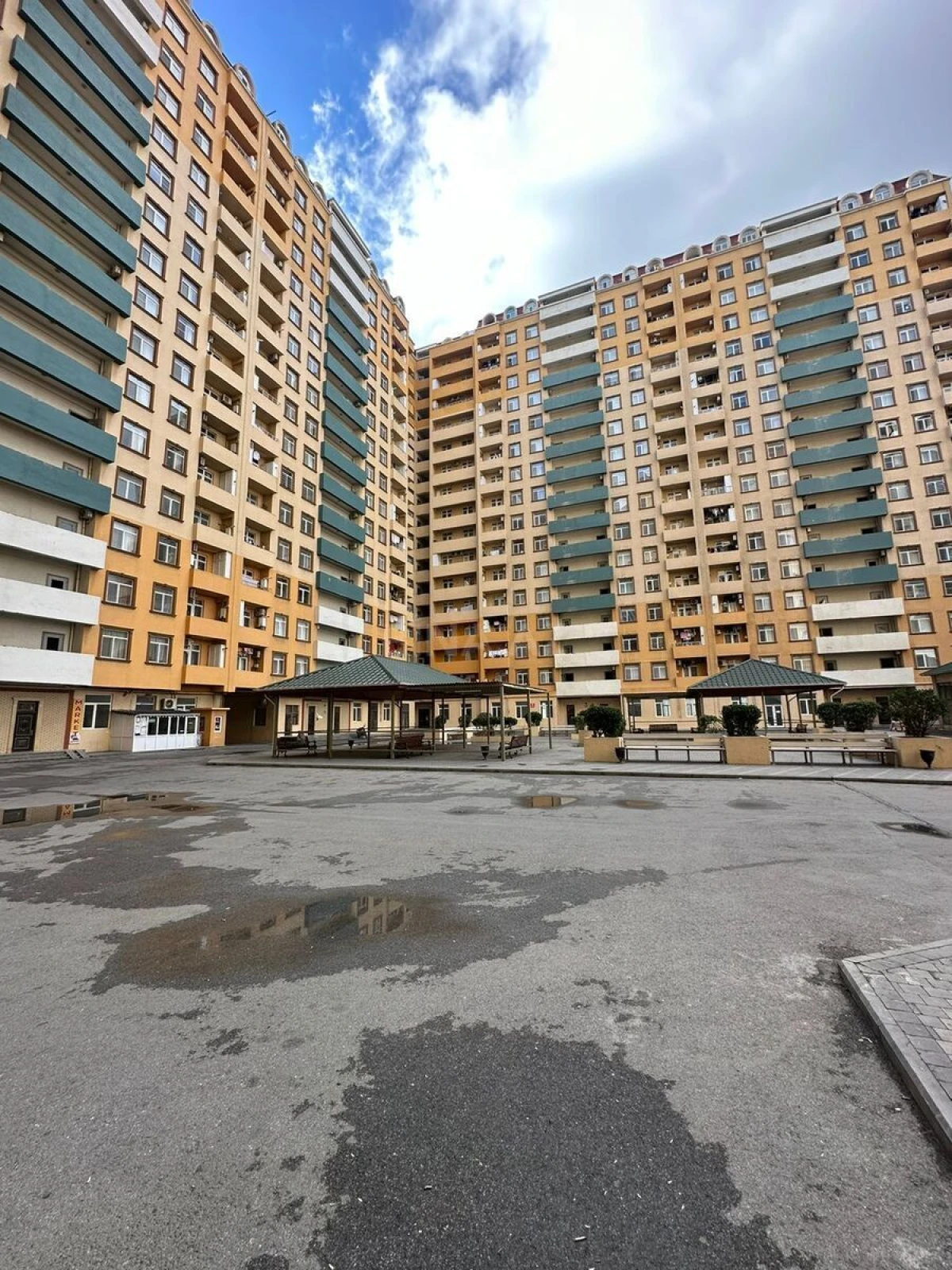 Satılır 2 otaqlı mənzil 65 m²