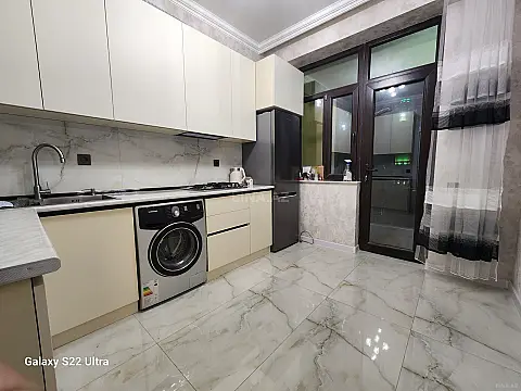 Kirayə verilir 2 otaqlı mənzil 90 m²