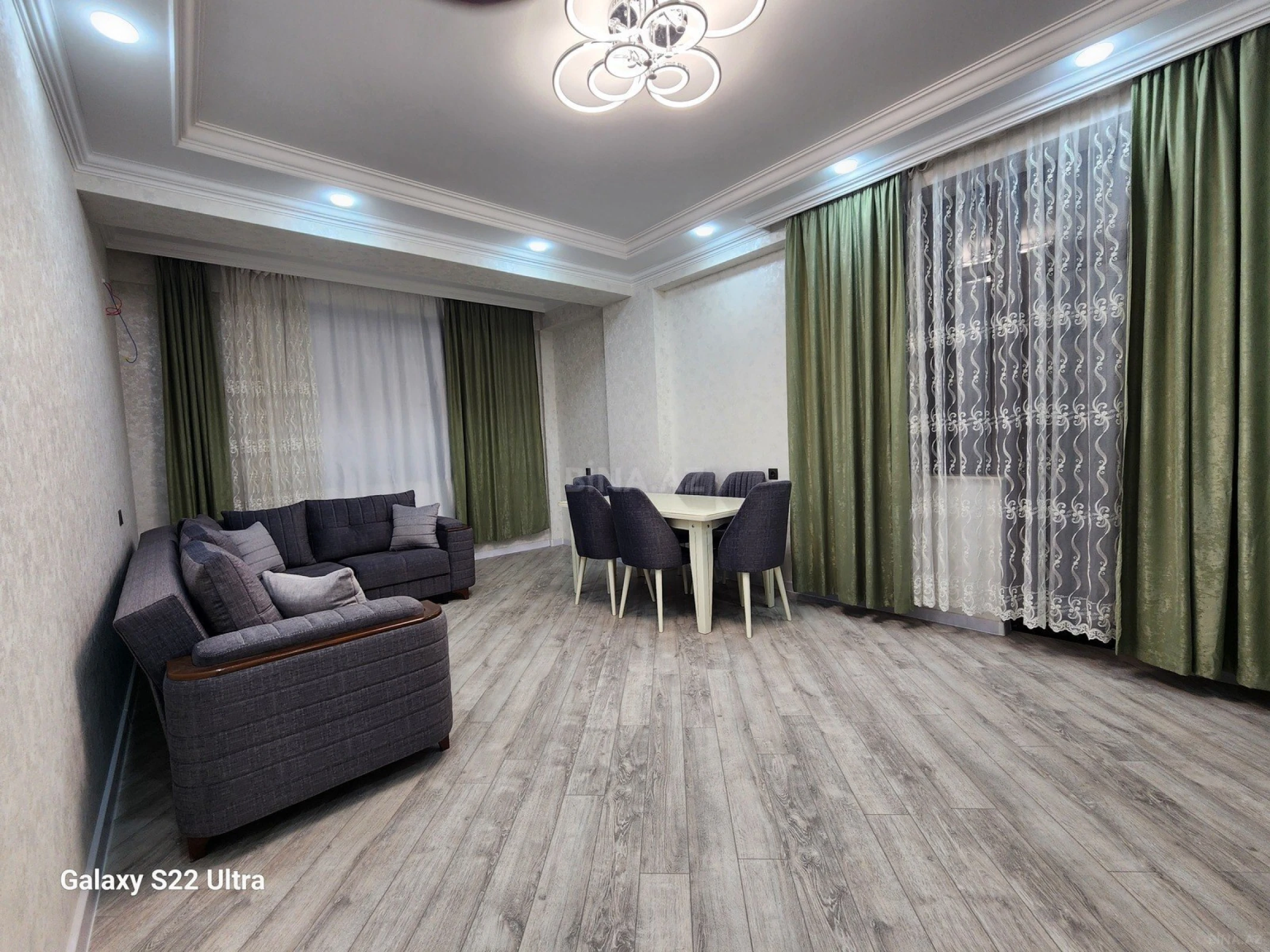 Kirayə verilir 2 otaqlı mənzil 90 m²