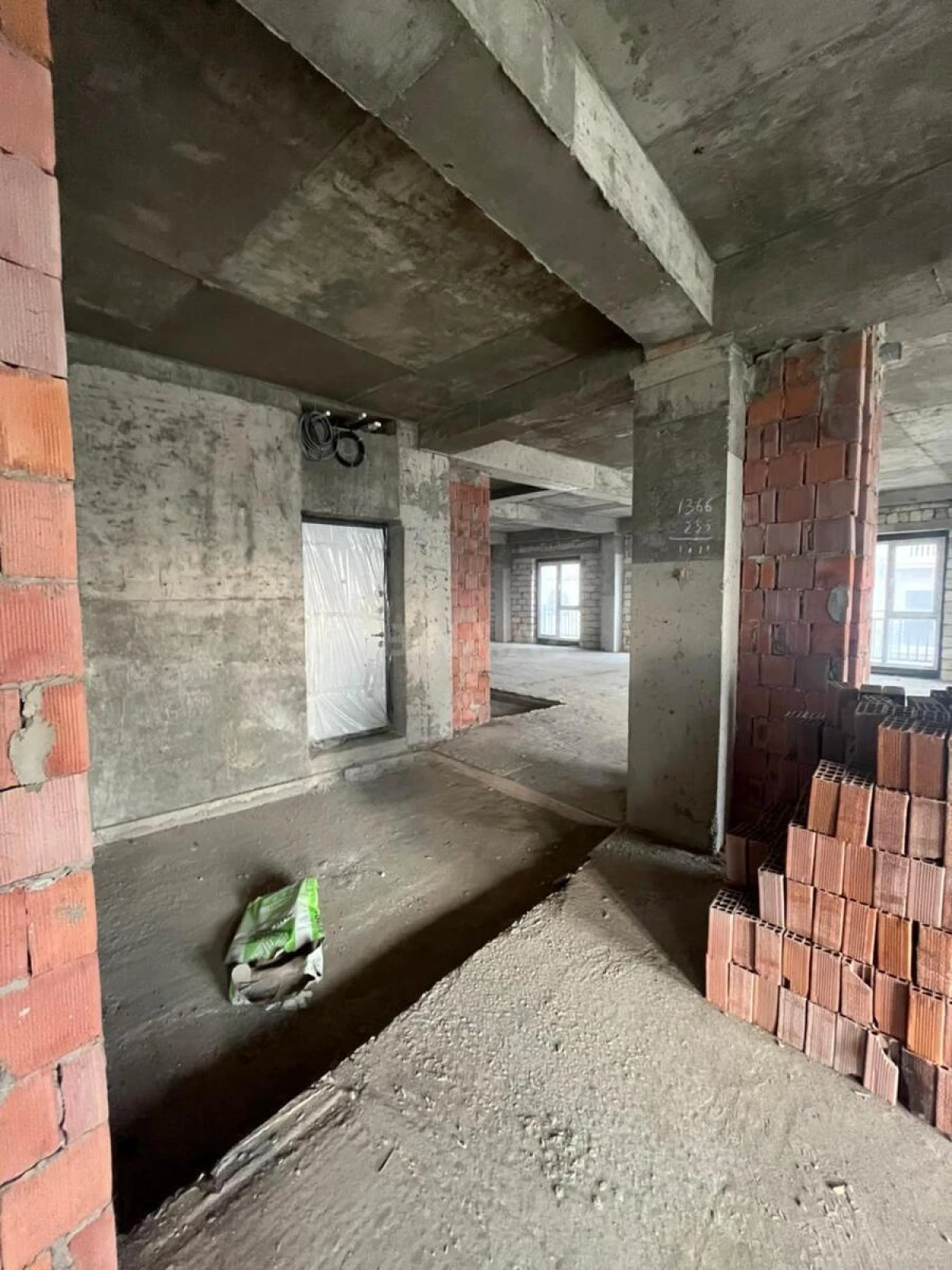 Satılır 7 otaqlı mənzil 334.4 m²