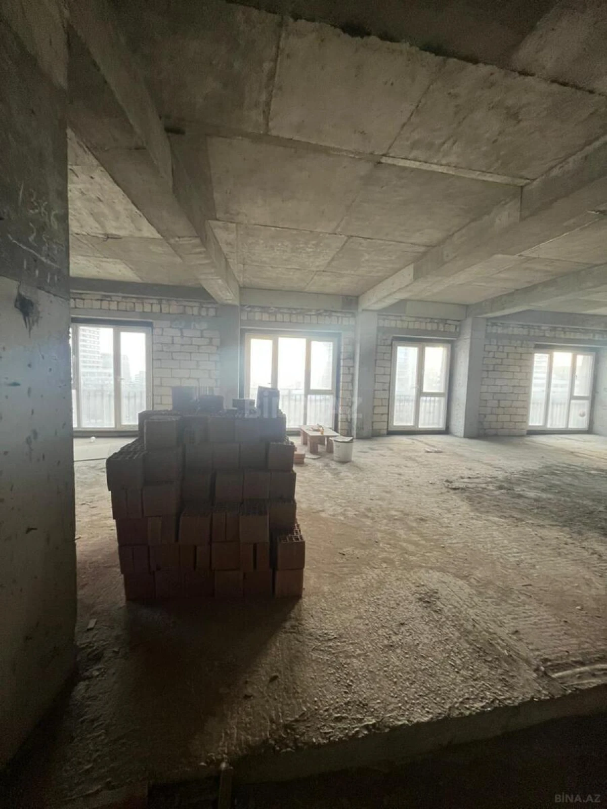 Satılır 7 otaqlı mənzil 334.4 m²