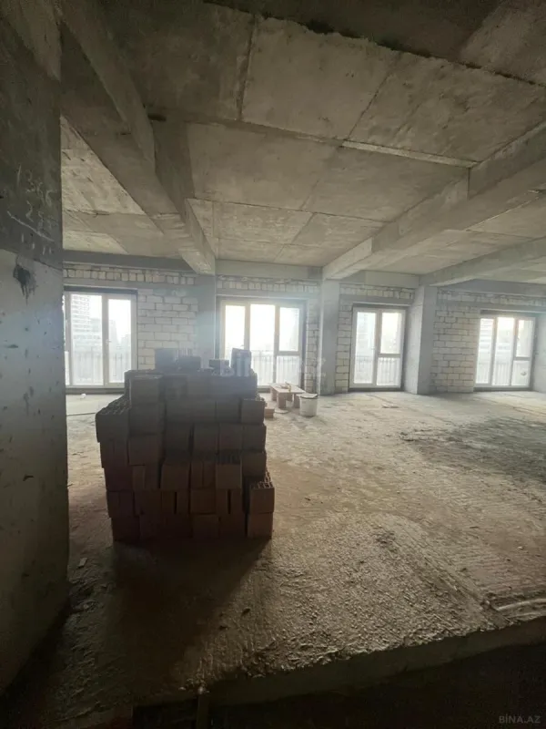 Satılır 7 otaqlı mənzil 334.4 m²