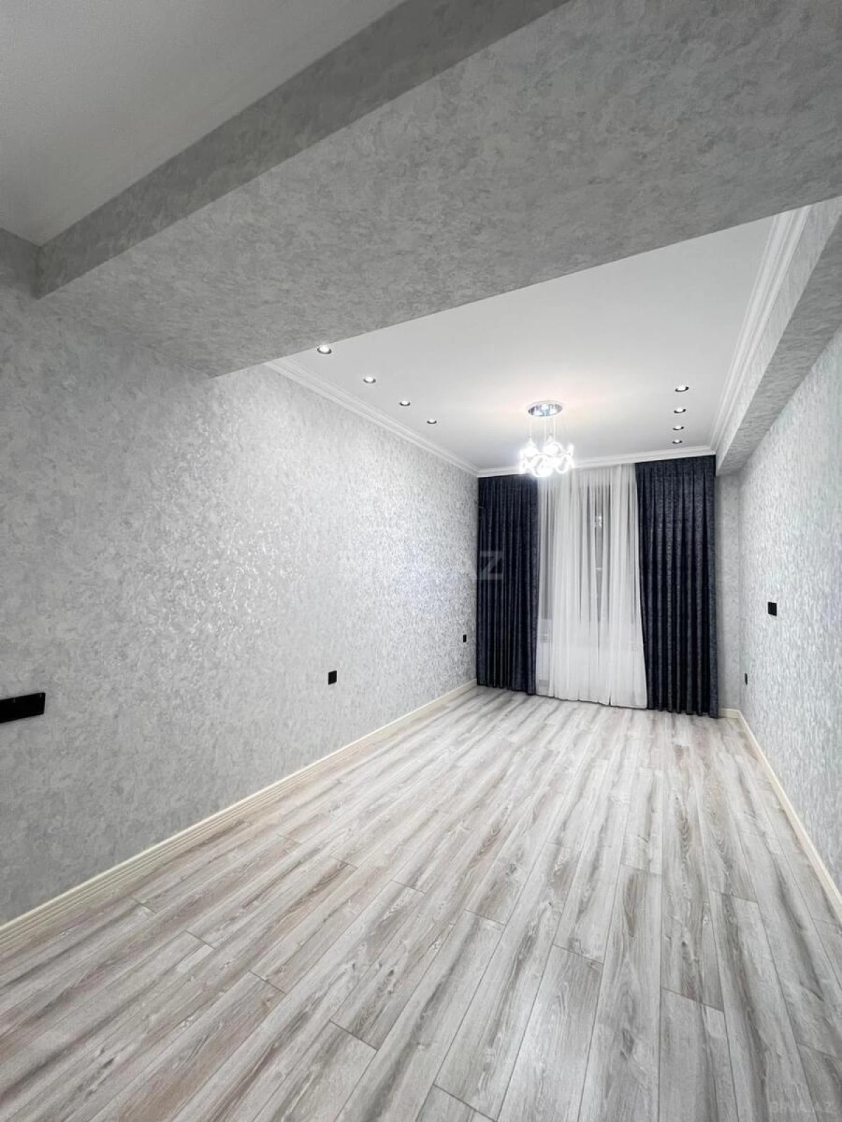 Satılır 3 otaqlı mənzil 145 m²