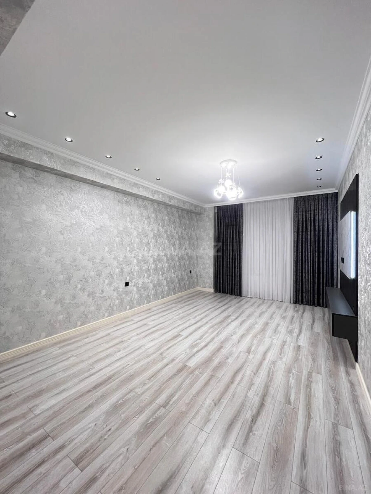 Satılır 3 otaqlı mənzil 145 m²