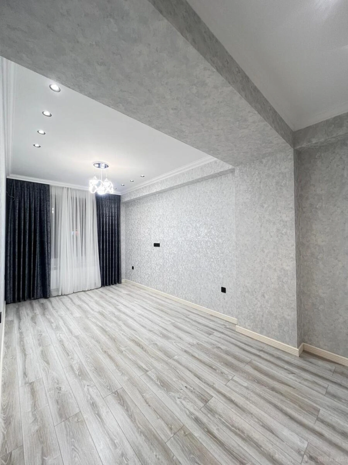 Satılır 3 otaqlı mənzil 145 m²