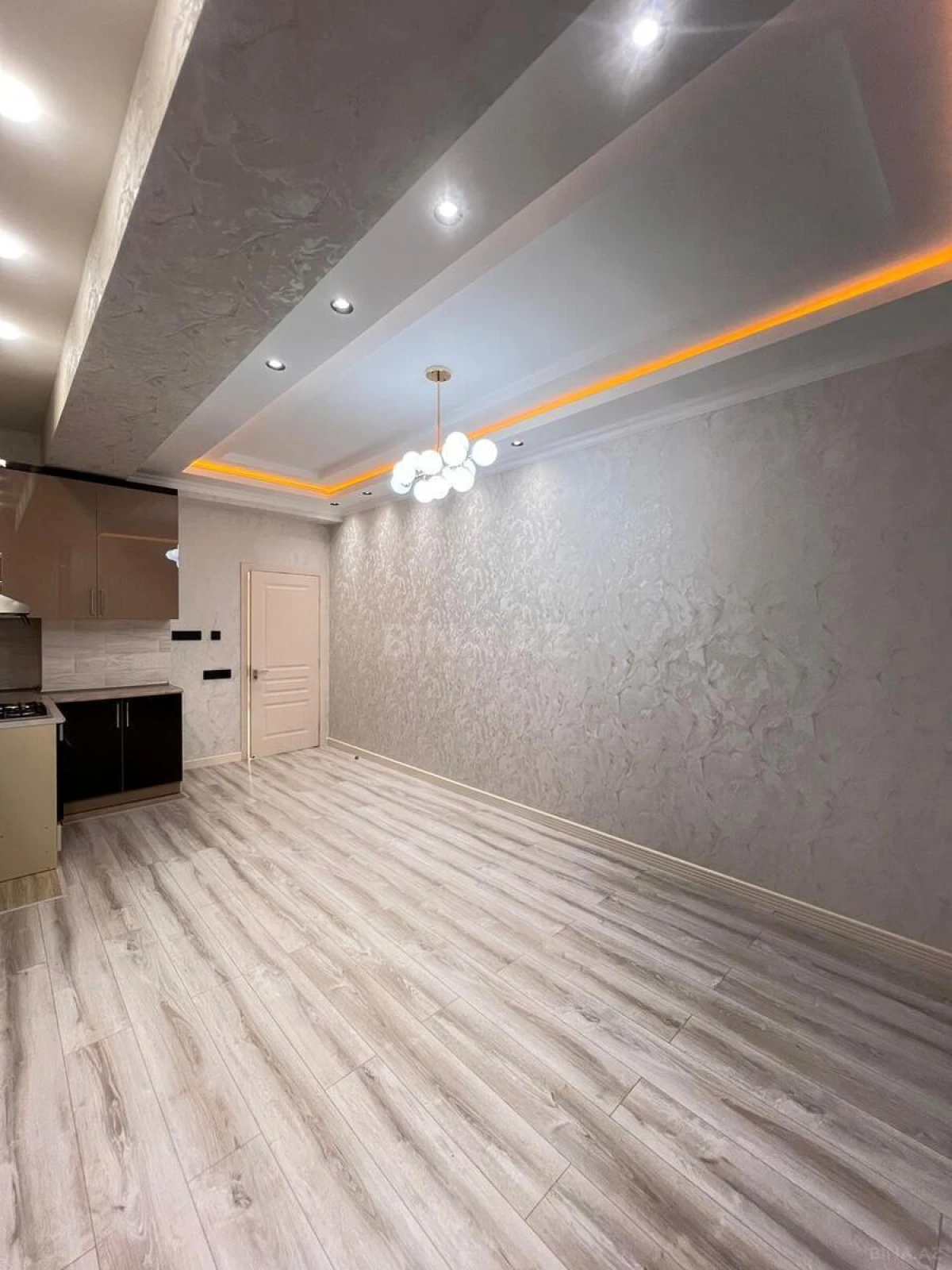 Satılır 3 otaqlı mənzil 145 m²