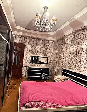Satılır 4 otaqlı mənzil 175 m²
