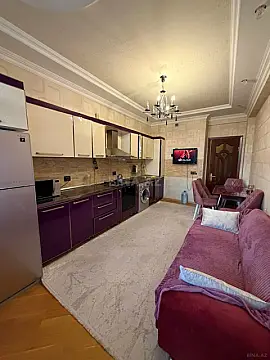 Satılır 4 otaqlı mənzil 175 m²
