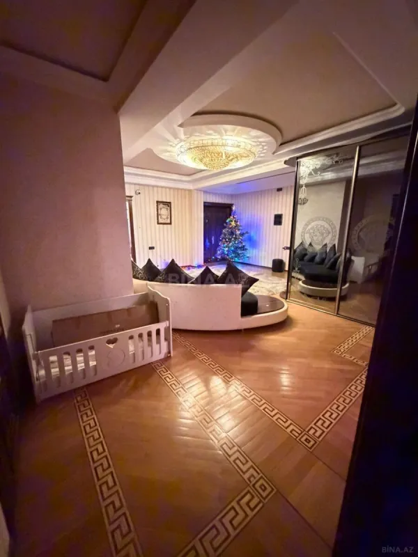 Satılır 4 otaqlı mənzil 175 m²