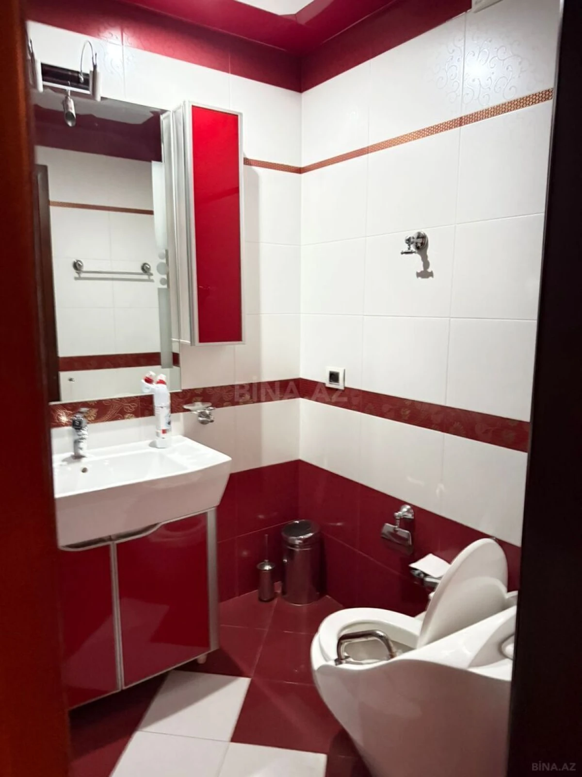 Satılır 4 otaqlı mənzil 175 m²