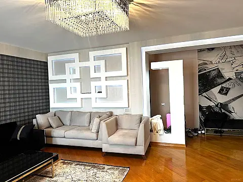 Satılır 2 otaqlı mənzil 106 m²