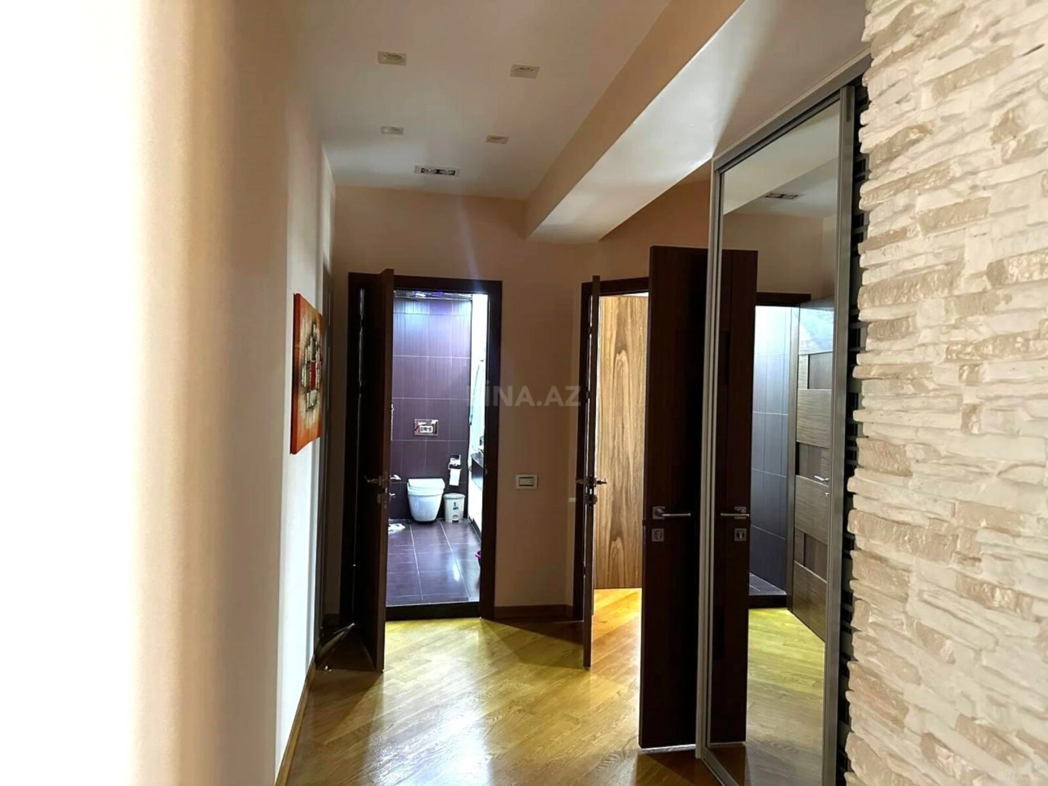 Satılır 2 otaqlı mənzil 106 m²