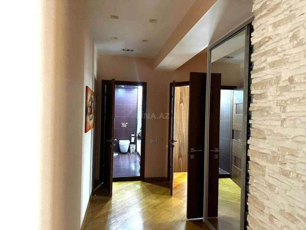 Satılır 2 otaqlı mənzil 106 m²