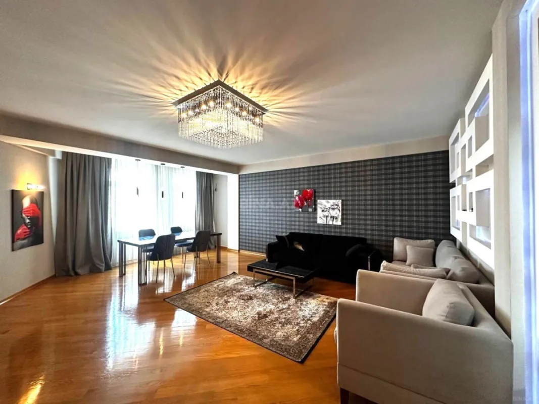 Satılır 2 otaqlı mənzil 106 m²