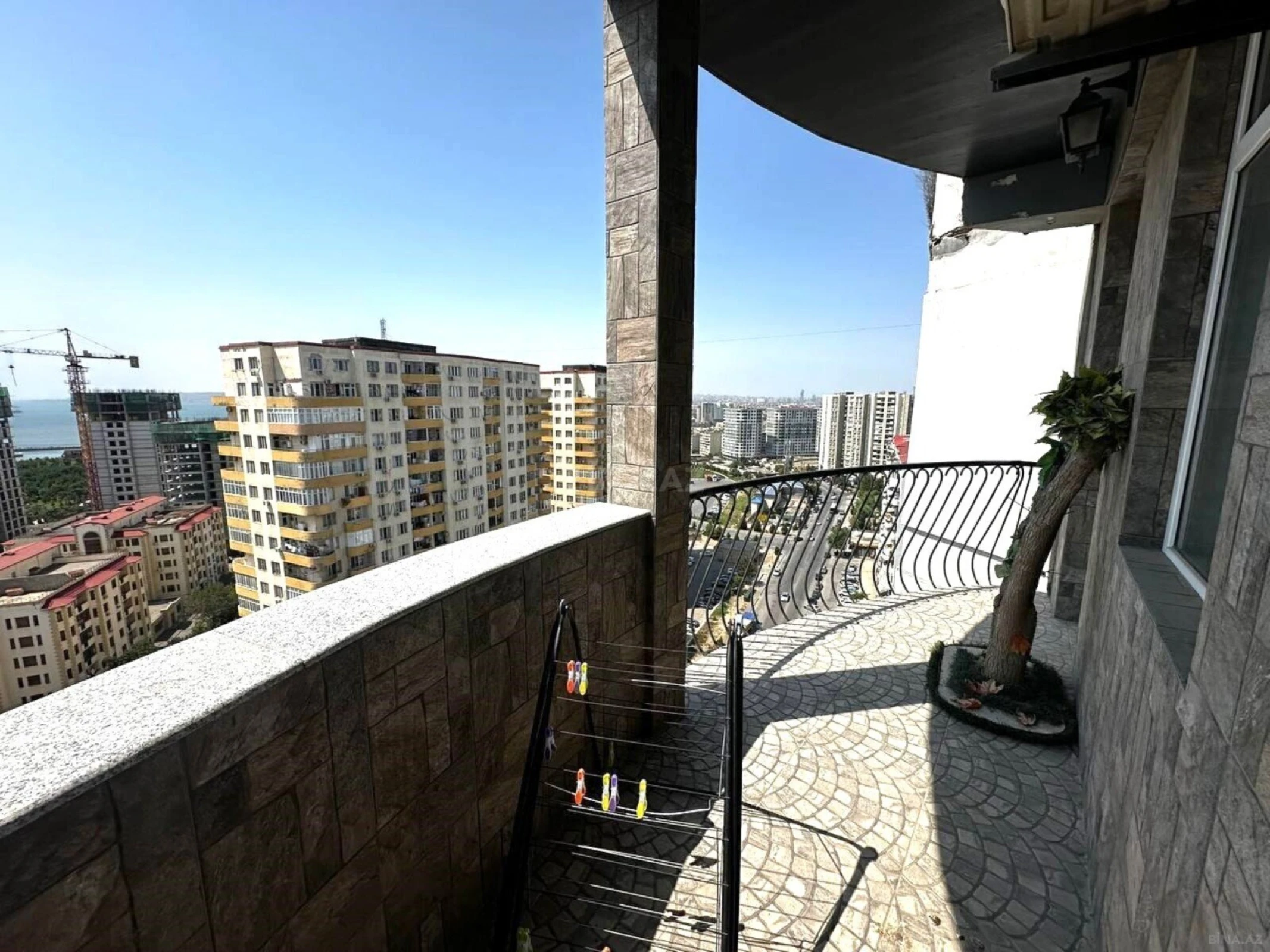 Satılır 2 otaqlı mənzil 106 m²