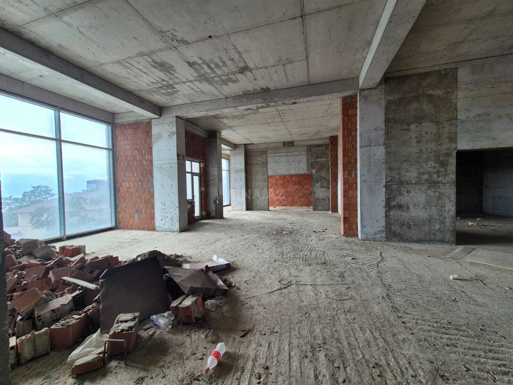 Satılır obyekt 361 m²