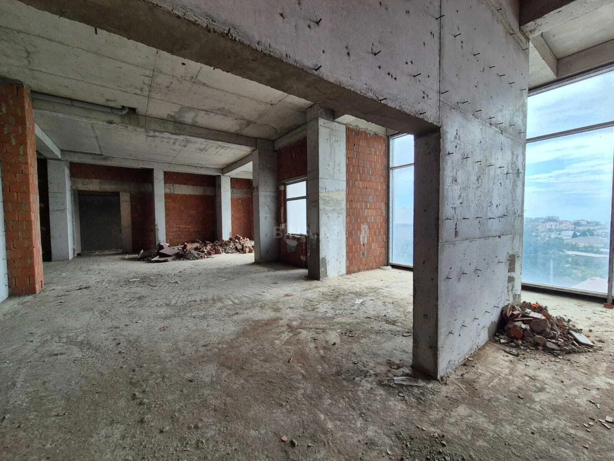 Satılır obyekt 361 m²