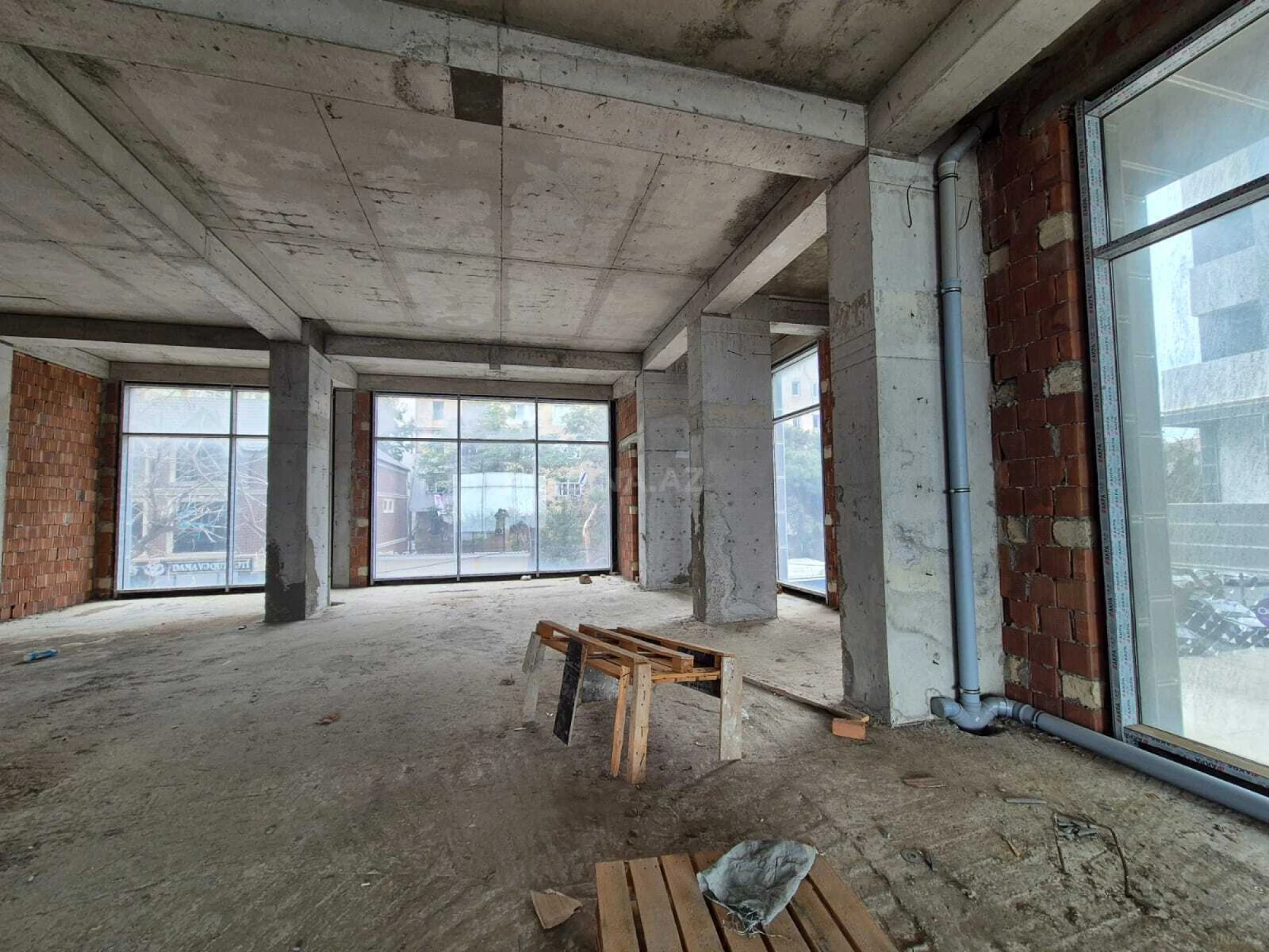 Satılır obyekt 361 m²