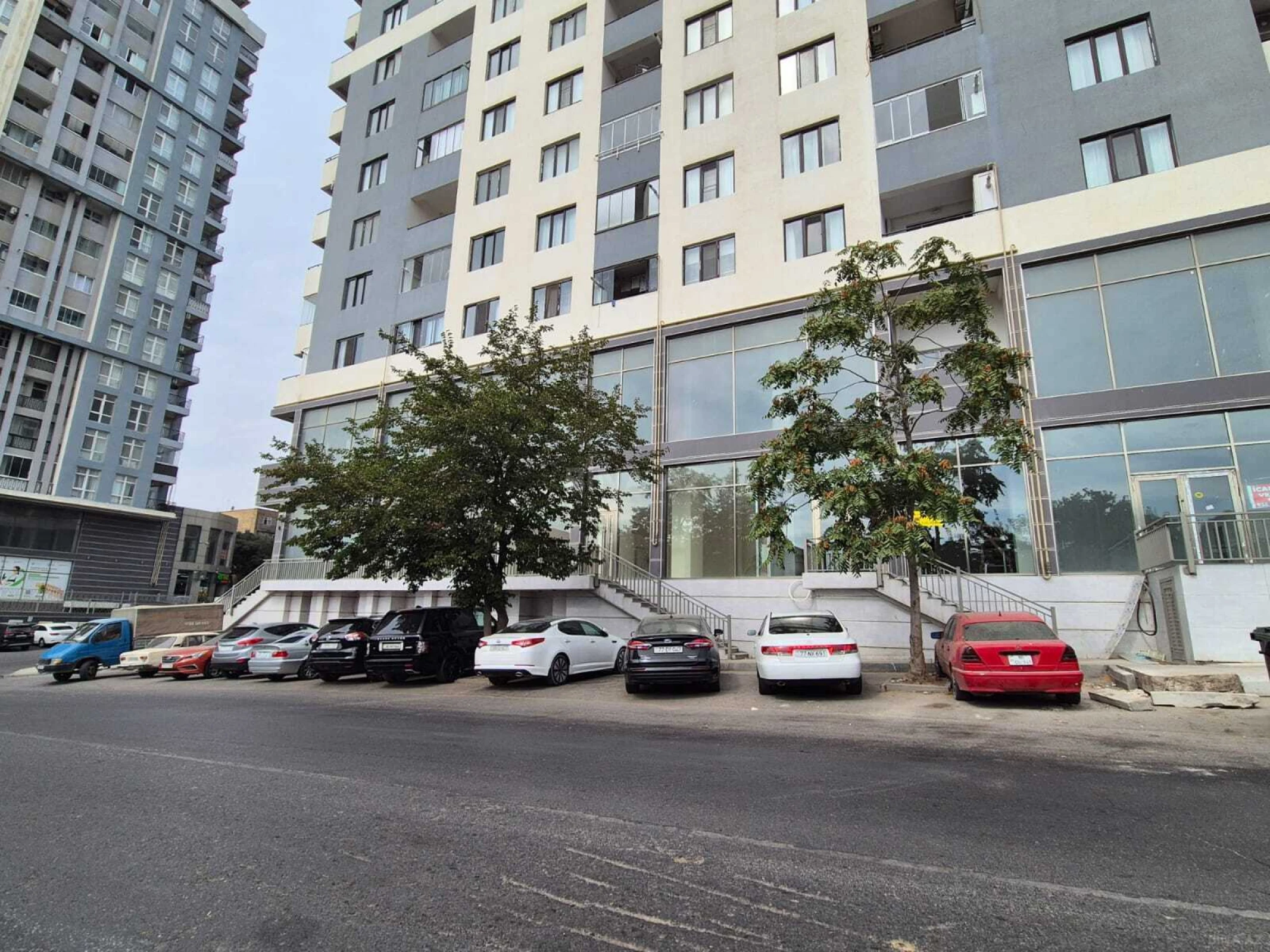Satılır obyekt 361 m²