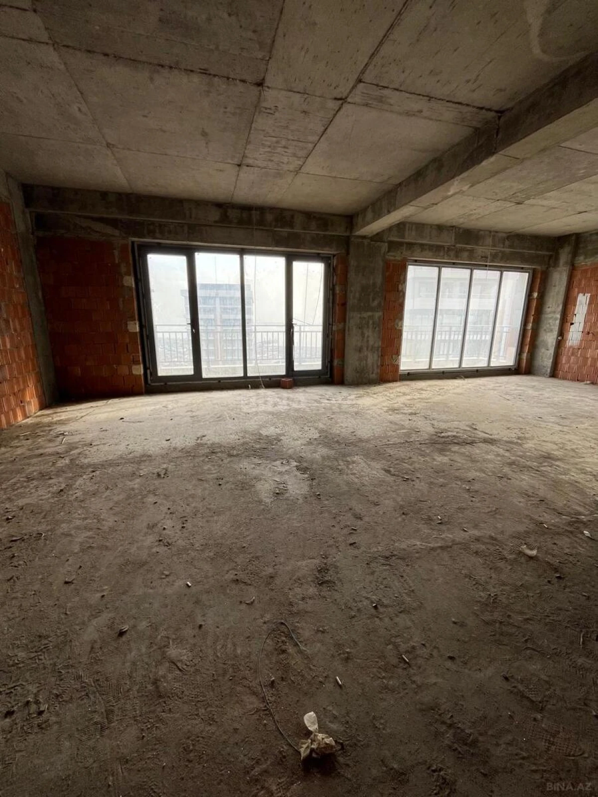 Satılır 3 otaqlı mənzil 128 m²