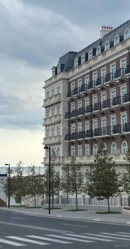 Satılır 3 otaqlı mənzil 128 m²