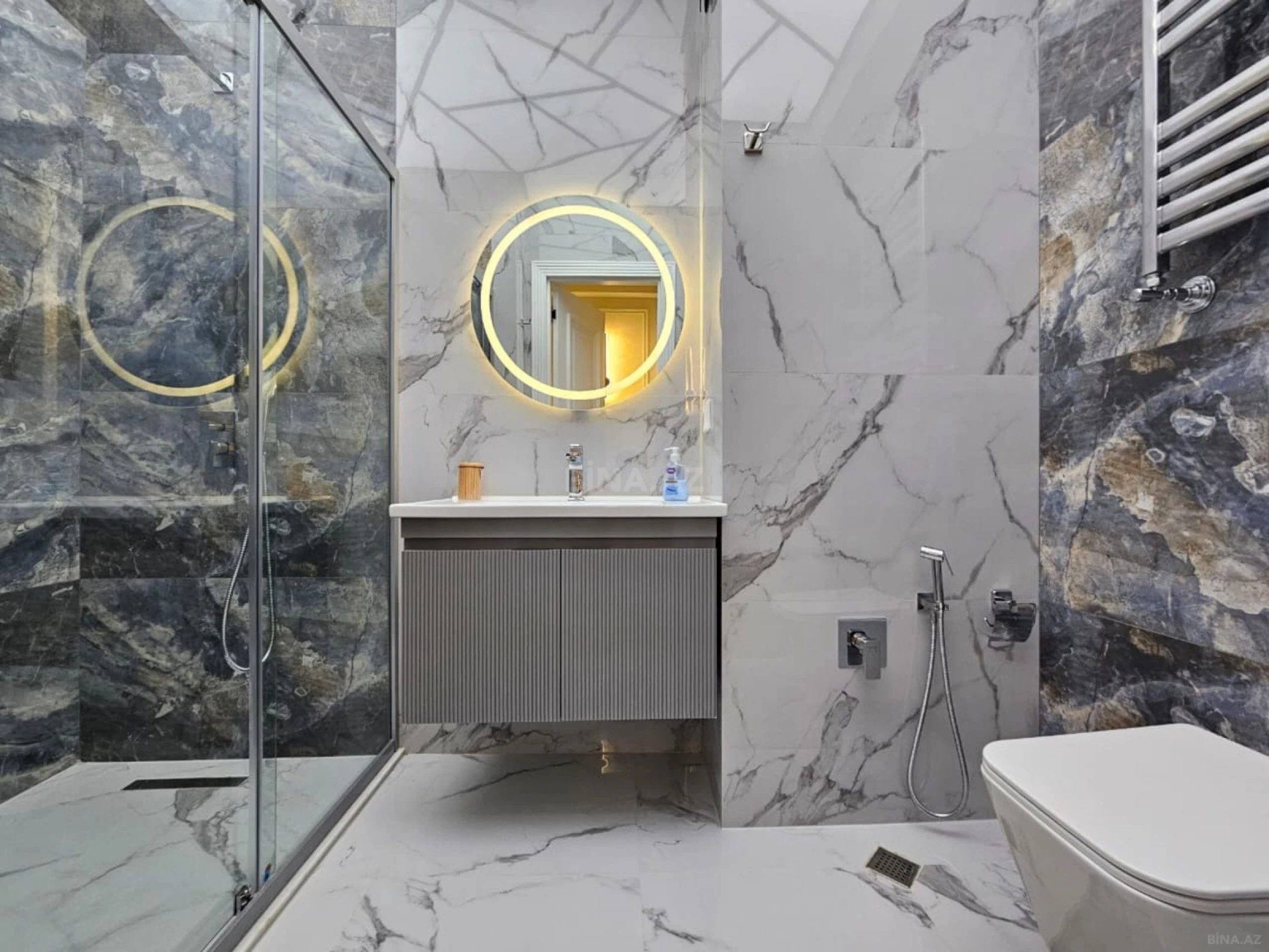 Satılır 2 otaqlı mənzil 67 m²