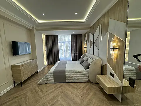 Satılır 4 otaqlı mənzil 170 m²