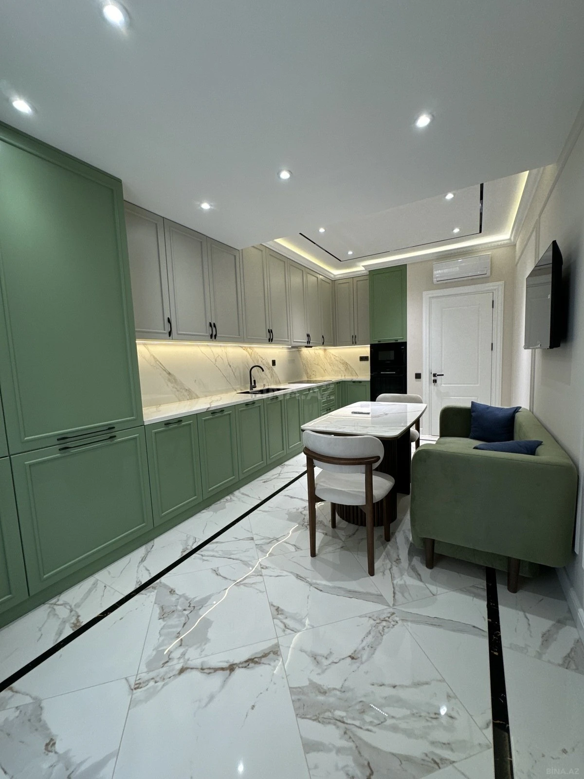 Satılır 4 otaqlı mənzil 170 m²