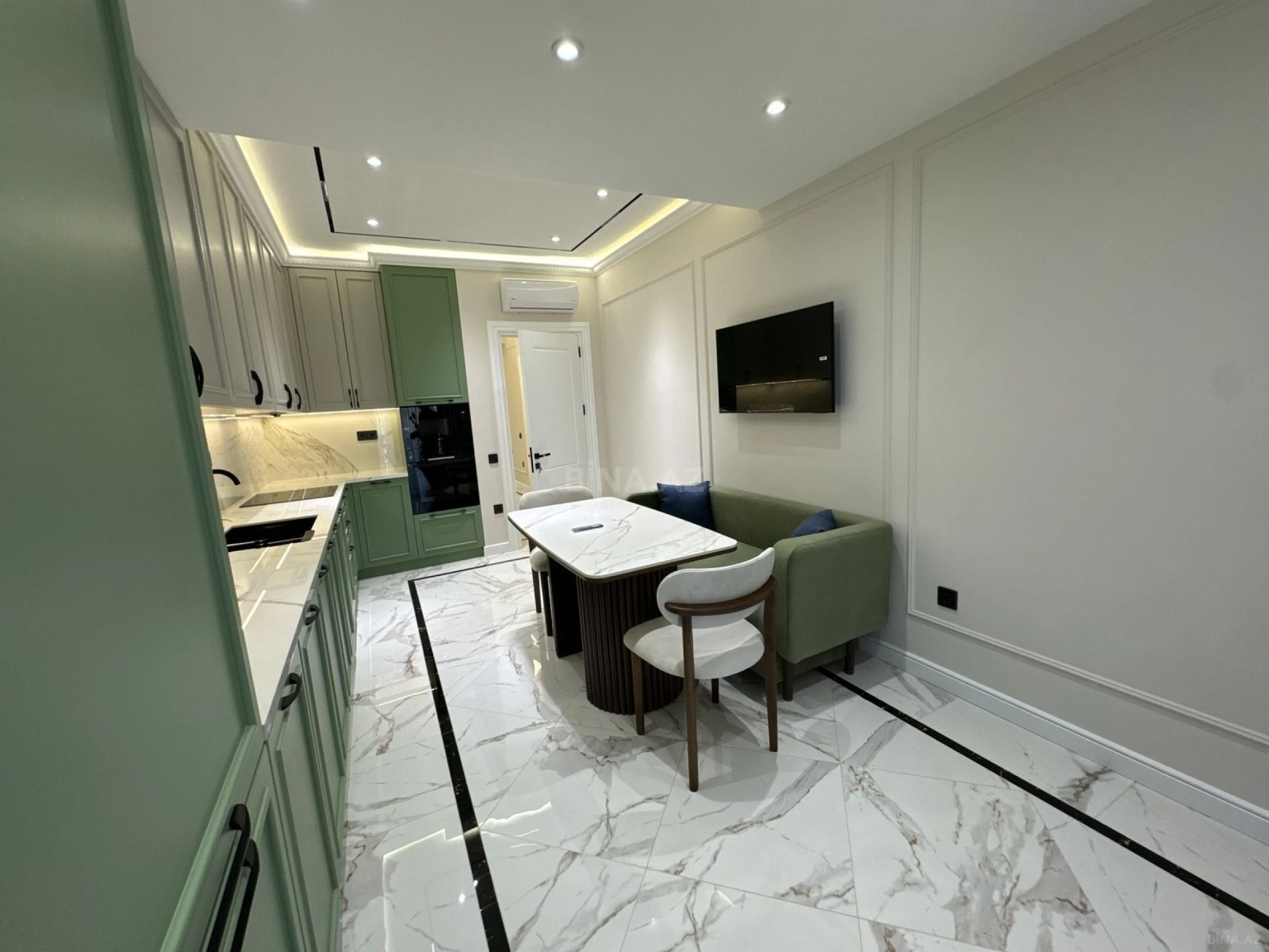 Satılır 4 otaqlı mənzil 170 m²