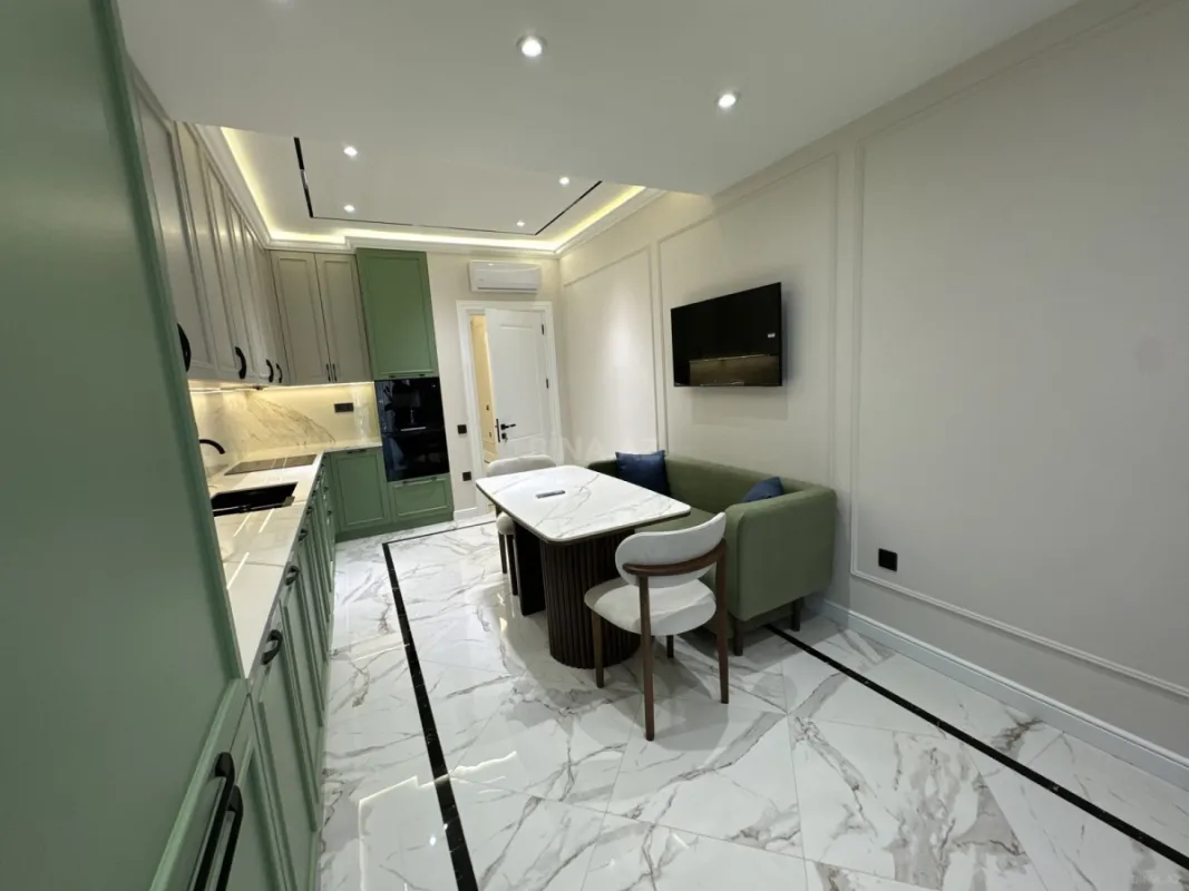 Satılır 4 otaqlı mənzil 170 m²