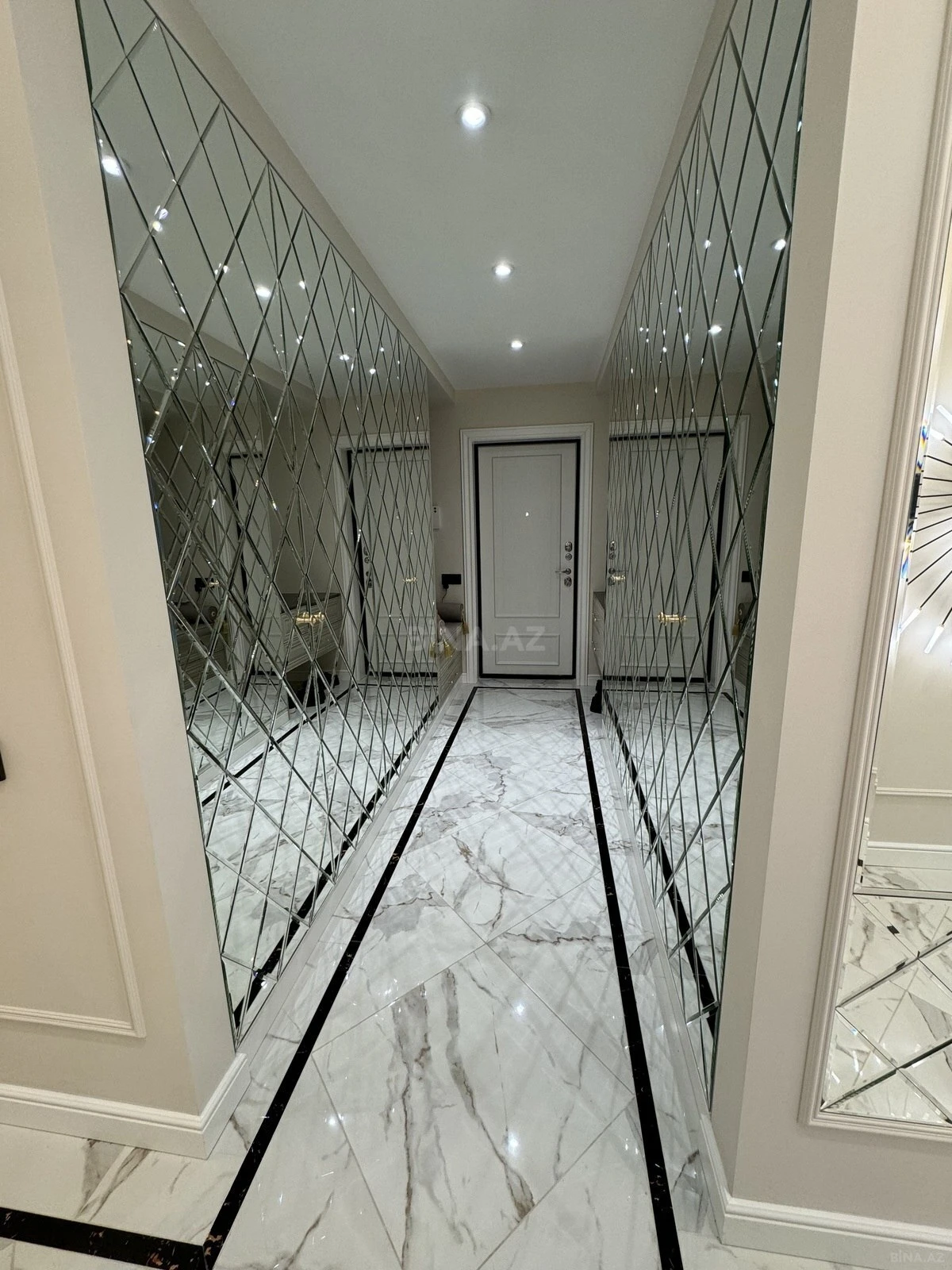 Satılır 4 otaqlı mənzil 170 m²